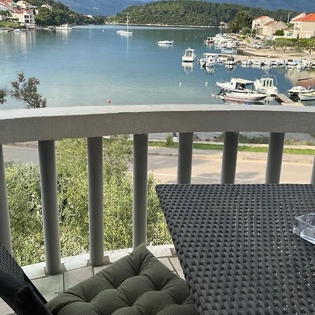 Apartments Ana By The Sea Лумбарда Екстериор снимка