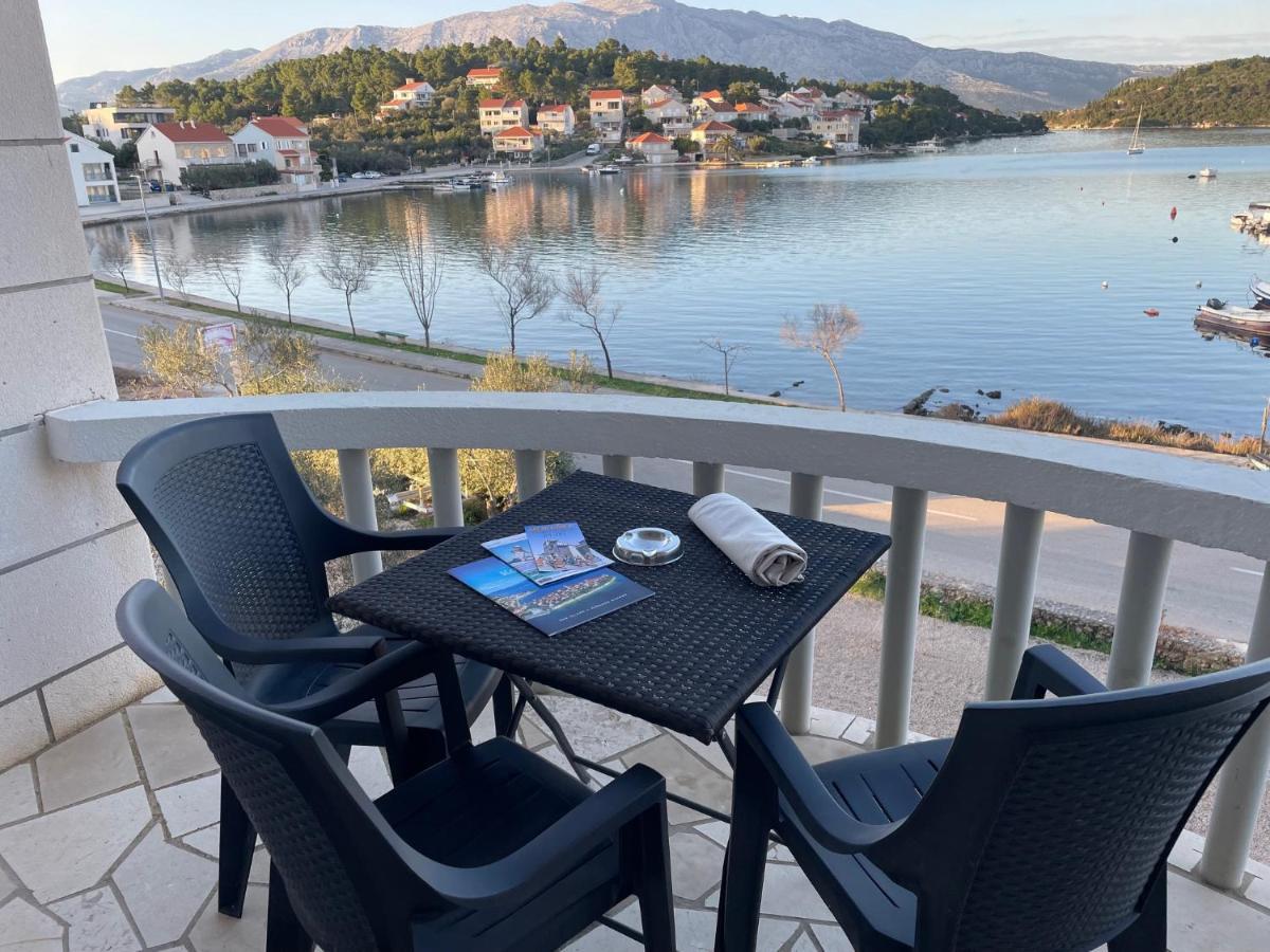 Apartments Ana By The Sea Лумбарда Екстериор снимка