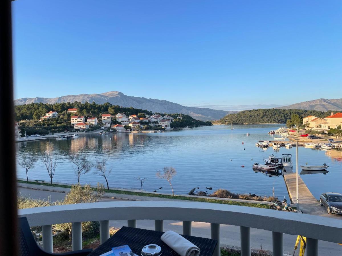 Apartments Ana By The Sea Лумбарда Екстериор снимка