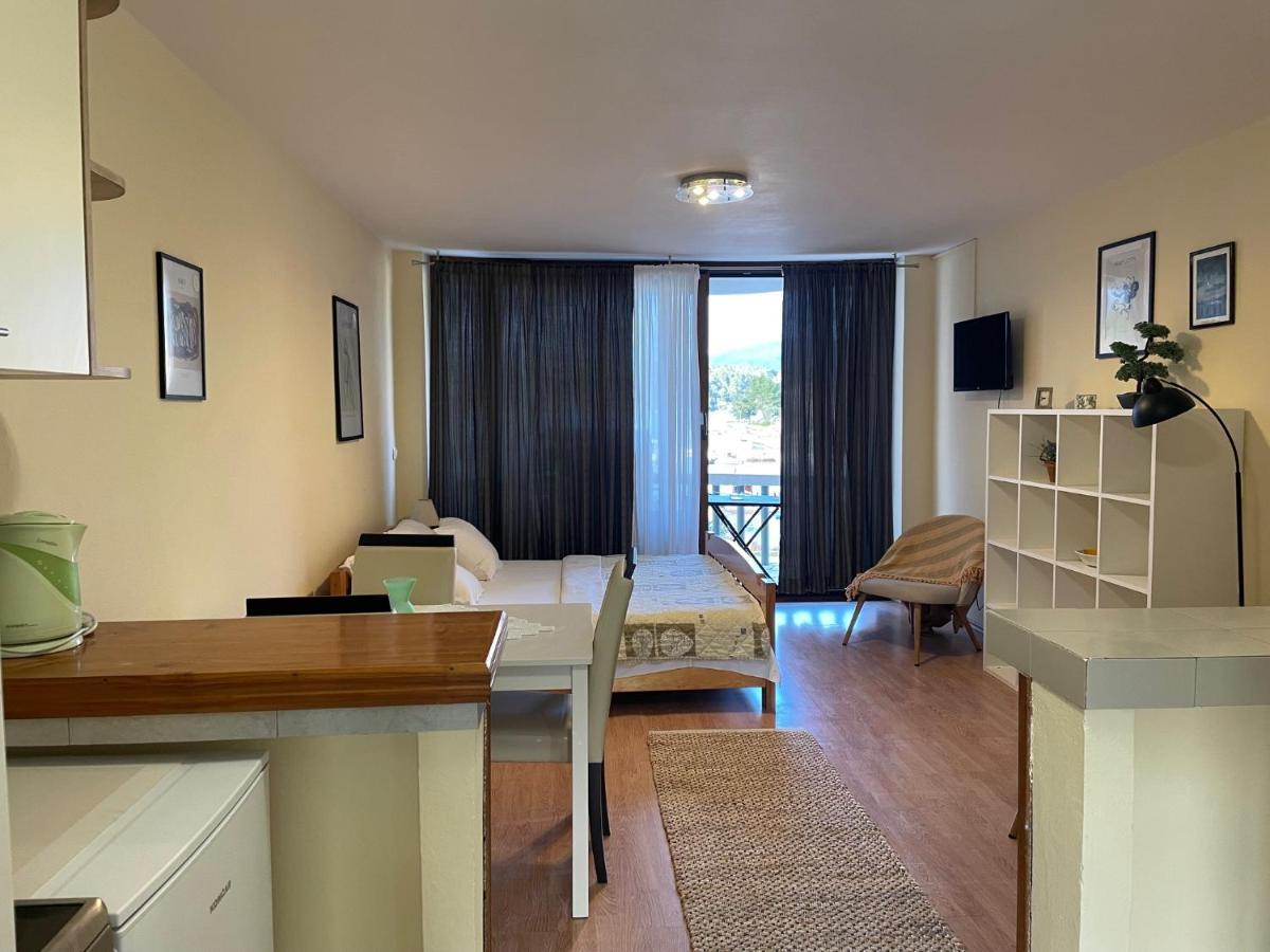 Apartments Ana By The Sea Лумбарда Екстериор снимка