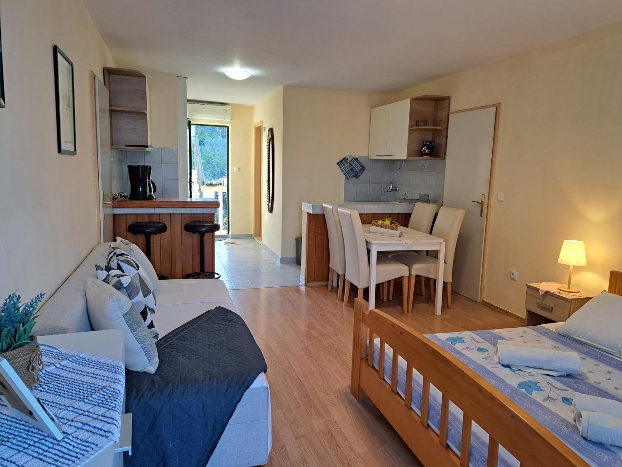 Apartments Ana By The Sea Лумбарда Екстериор снимка