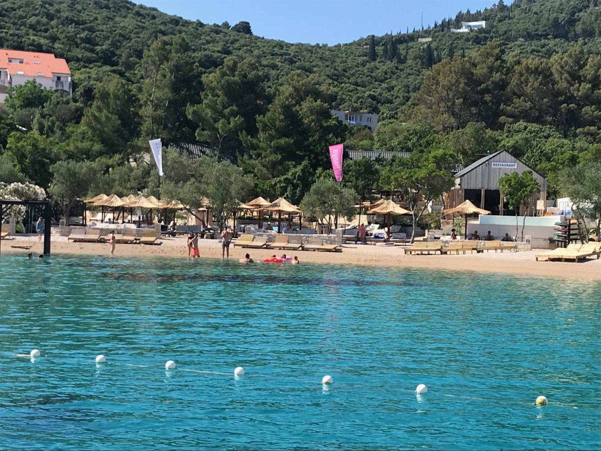 Apartments Ana By The Sea Лумбарда Екстериор снимка