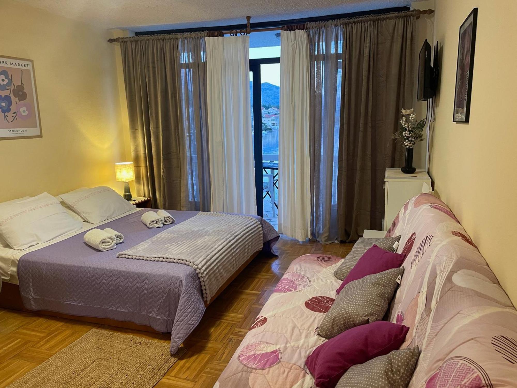 Apartments Ana By The Sea Лумбарда Екстериор снимка