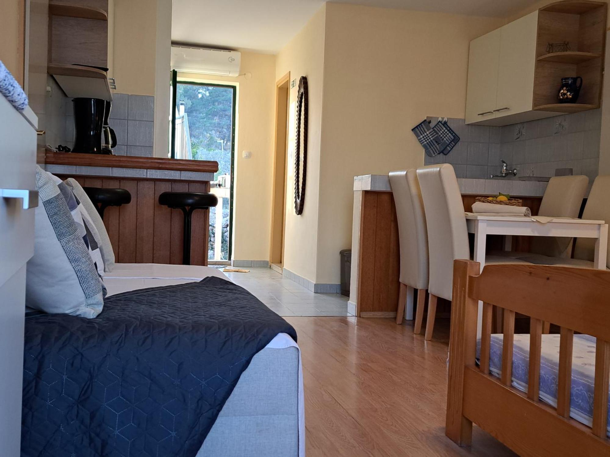 Apartments Ana By The Sea Лумбарда Екстериор снимка