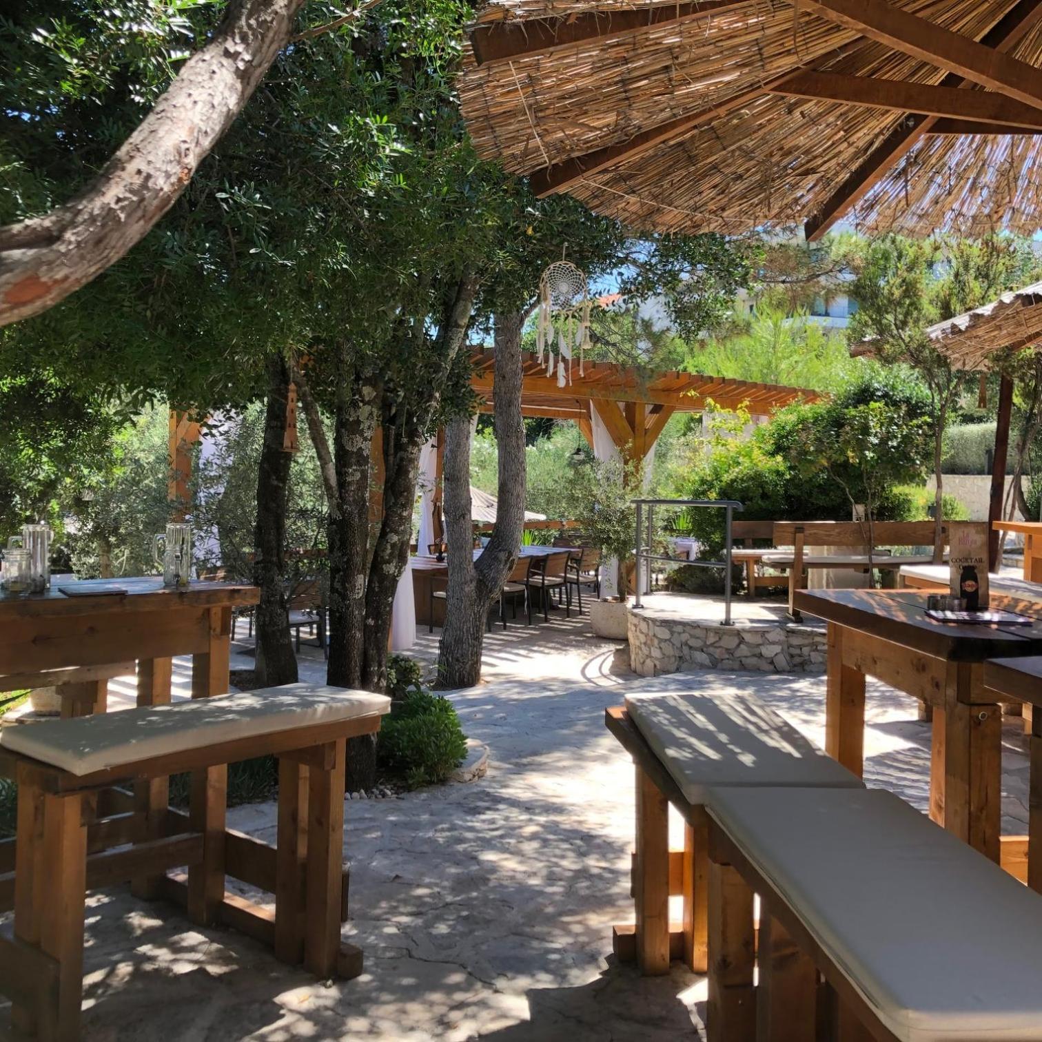 Apartments Ana By The Sea Лумбарда Екстериор снимка