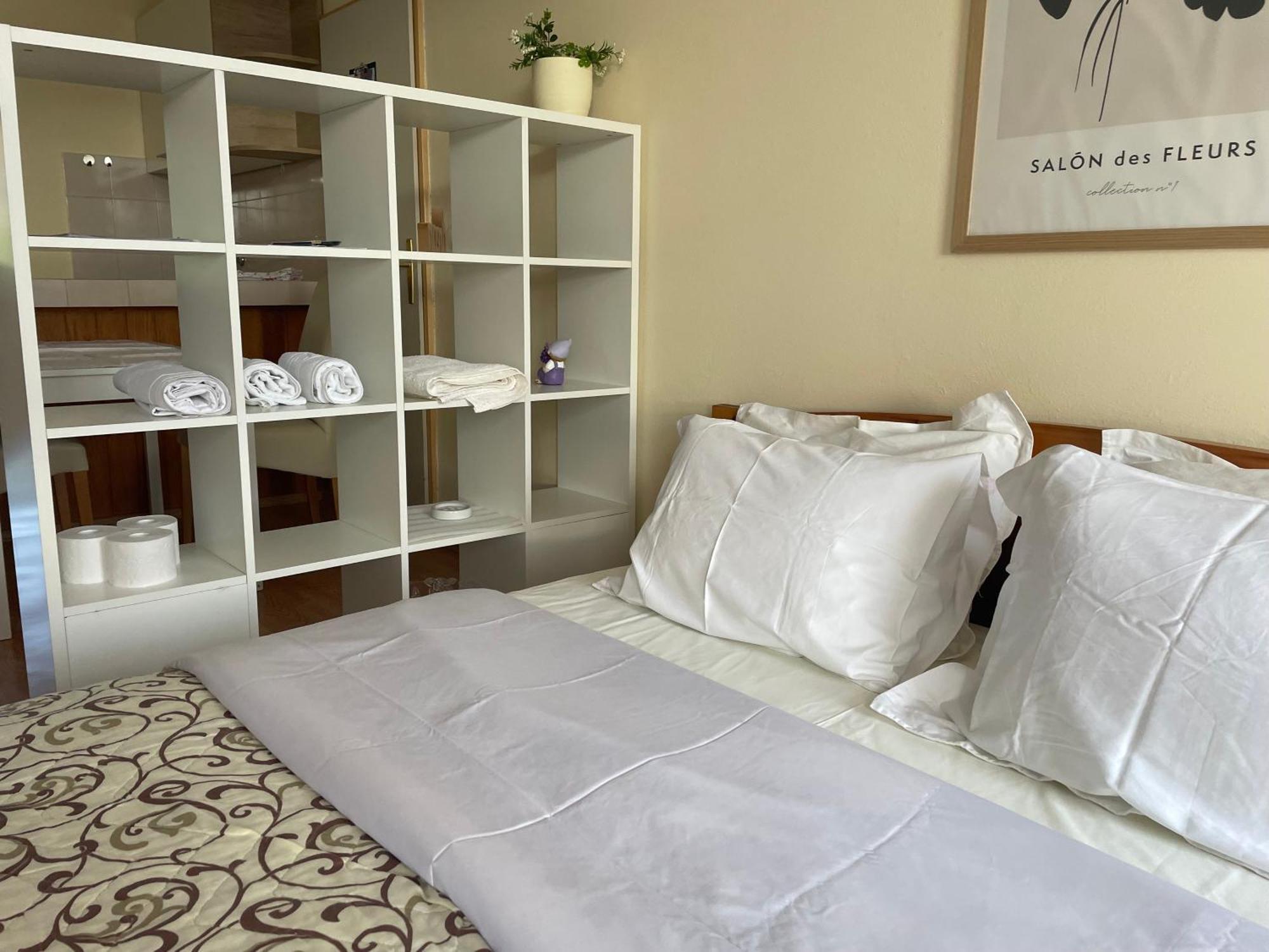 Apartments Ana By The Sea Лумбарда Екстериор снимка