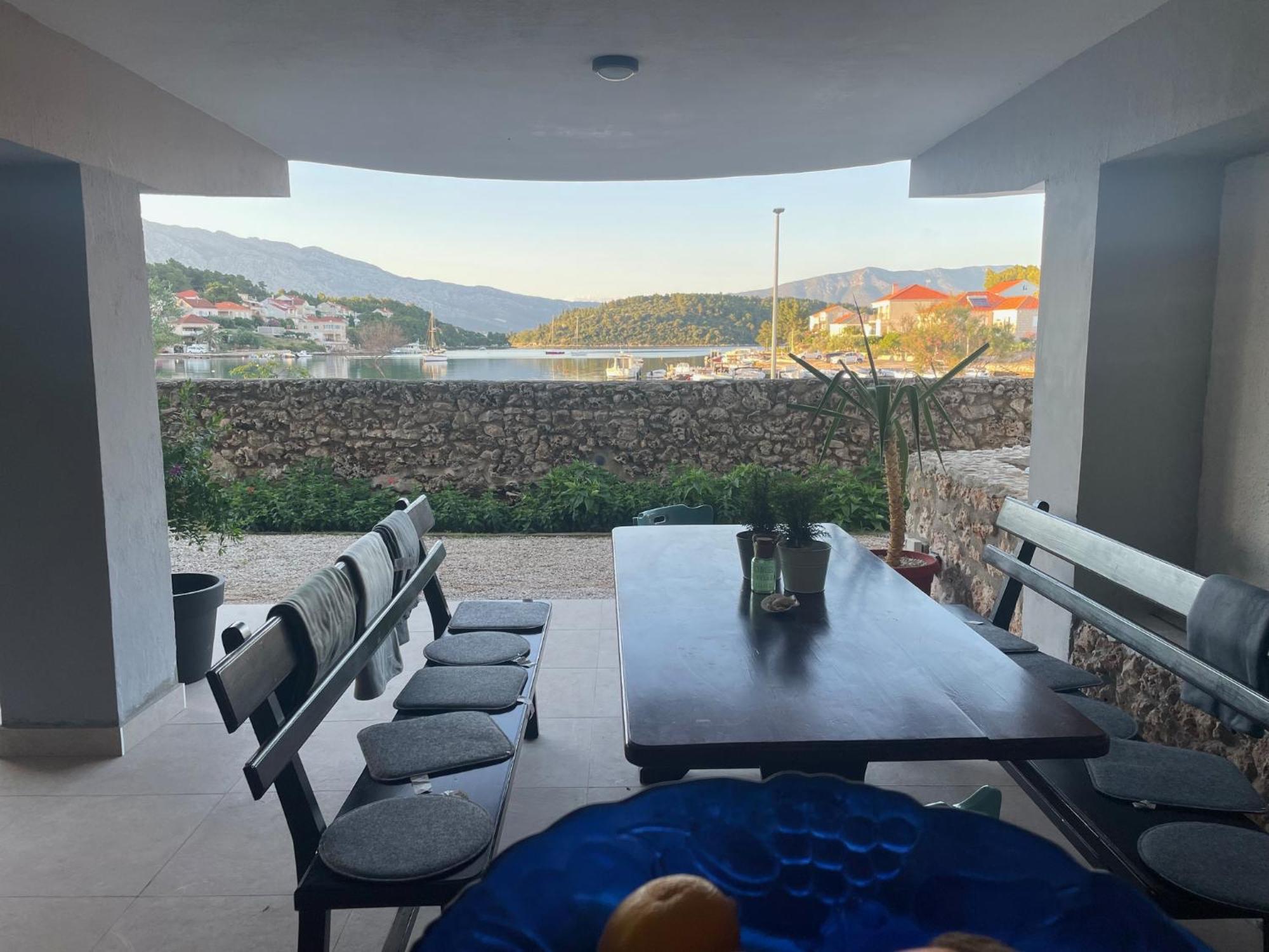 Apartments Ana By The Sea Лумбарда Екстериор снимка