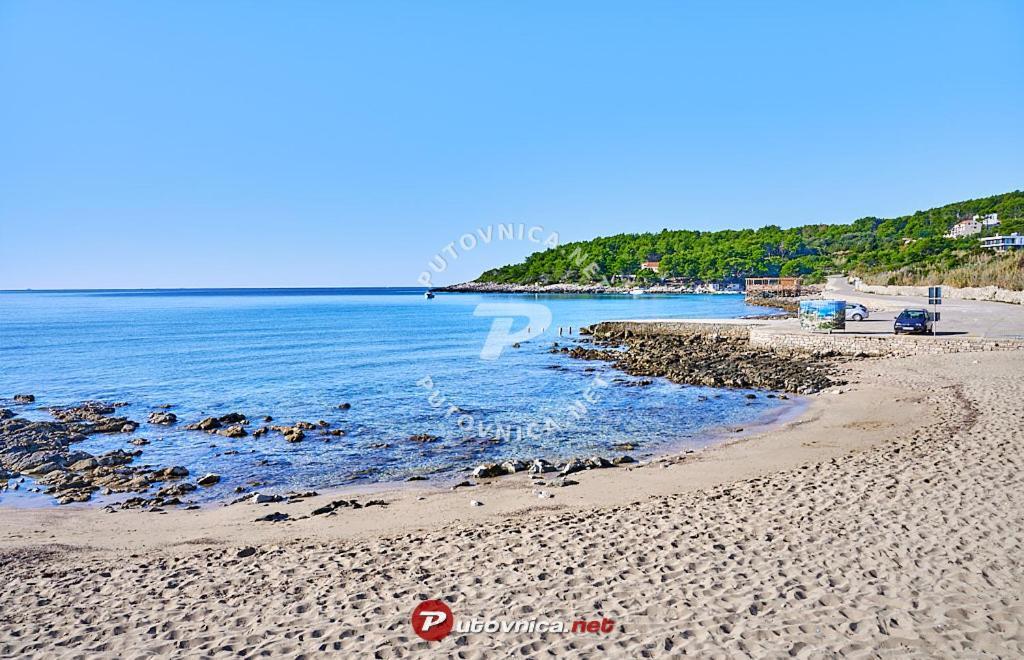 Apartments Ana By The Sea Лумбарда Екстериор снимка