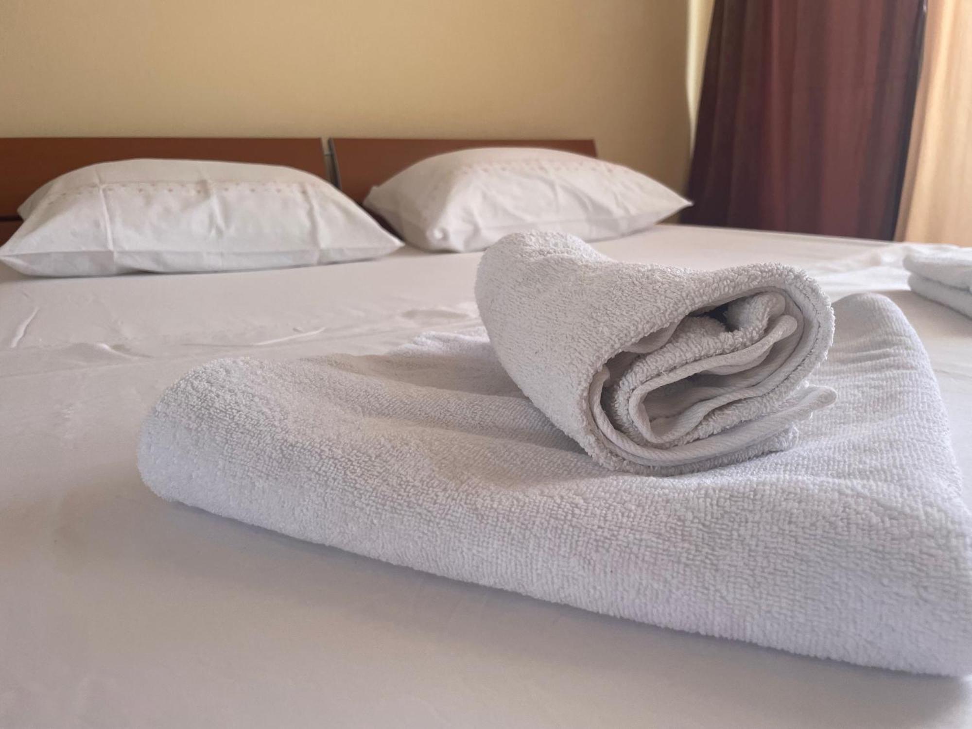 Apartments Ana By The Sea Лумбарда Екстериор снимка